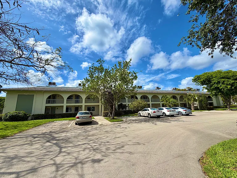1101 Bahama Bnd #A1 — Photo 3
