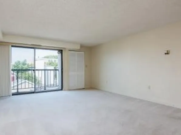 18 Elmer St #101, Cambridge, MA 02138