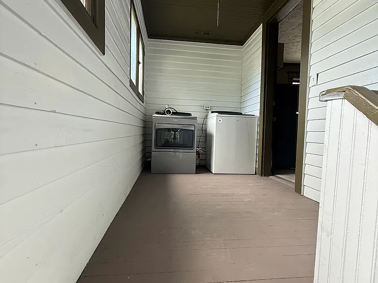 2060 Central Ave #2 — Photo 3