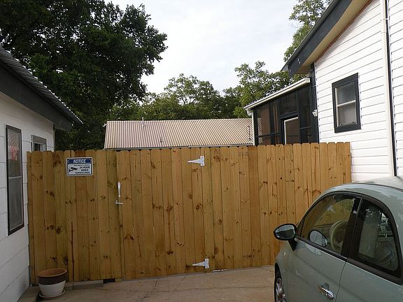 5th image of 453 E Krezdorn St