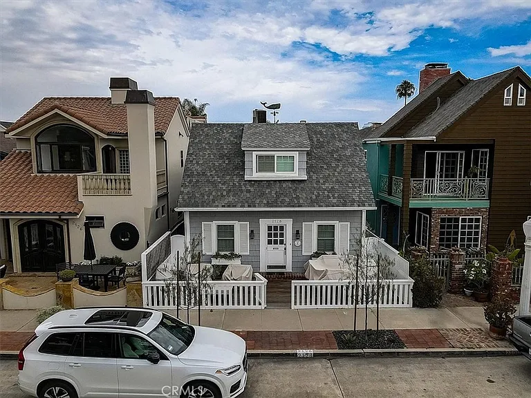 2128 Miramar Dr — Photo 42