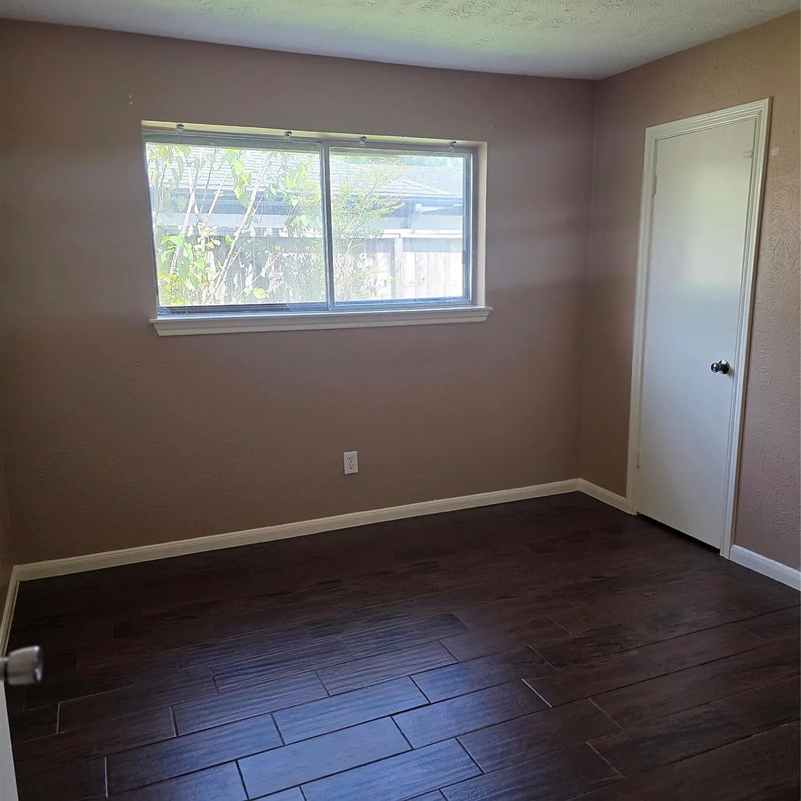 4 bed, 2.0 bath, 1692 sqft, $2,100 — Photo 4