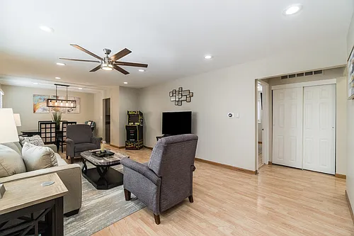 920 Apple St #ID1285066P Photo 1