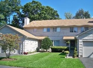 42 Erskine Ct, Mahwah, NJ 07430
