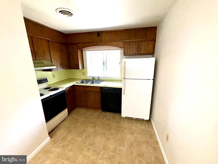 491 Church Ave — Photo 5