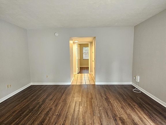 4th image of 2006 Bradford Ct #B