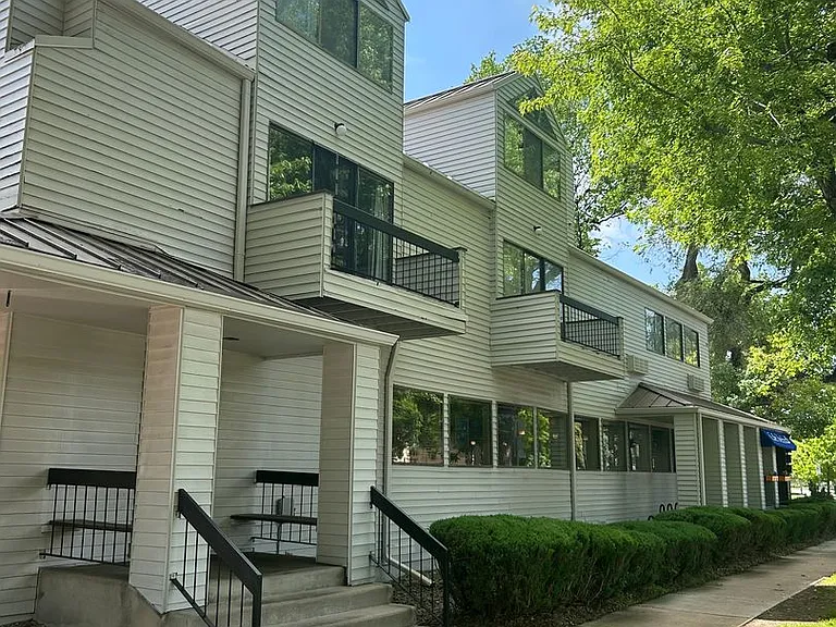 524 W Laurel St — Photo 1