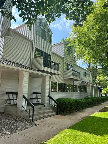 524 W Laurel St Photo 1