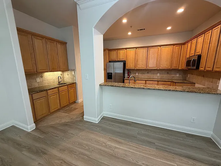 2316 Stutz Dr #B1 — Photo 2