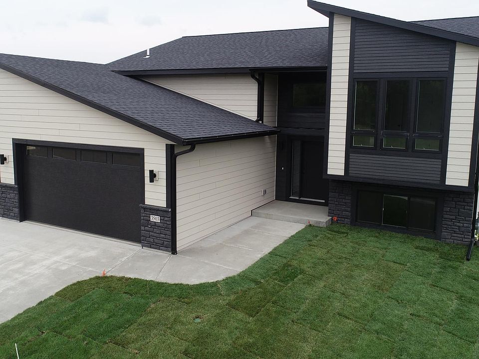 1st image of 3503 Stonehedge Dr NE