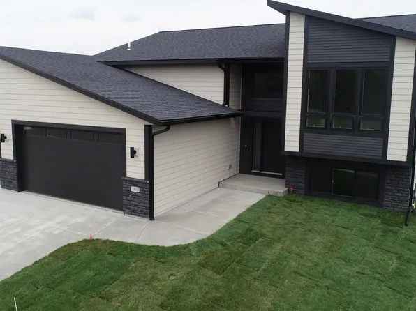 3503 Stonehedge Dr NE, Rochester, MN 55906