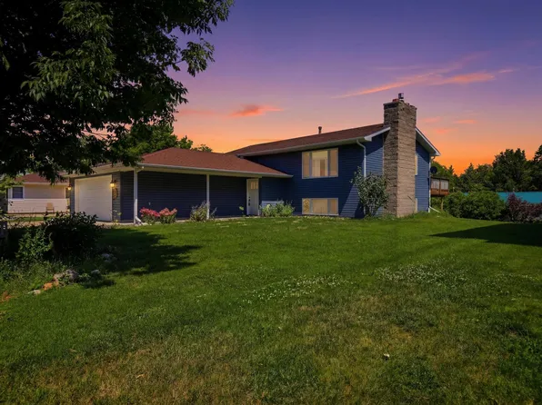 717 Colonial Cir, Faribault, MN 55021