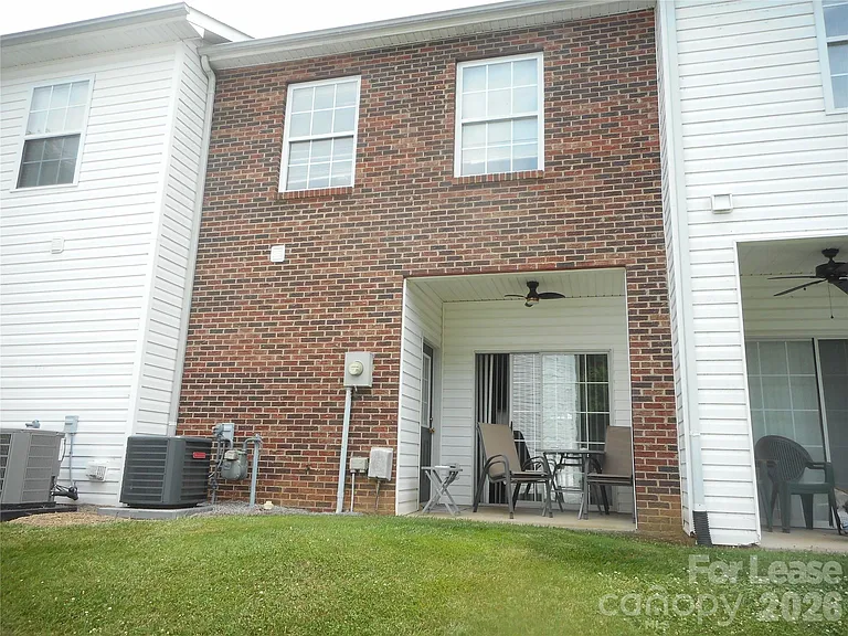 2421 Ryerson Ct — Photo 9