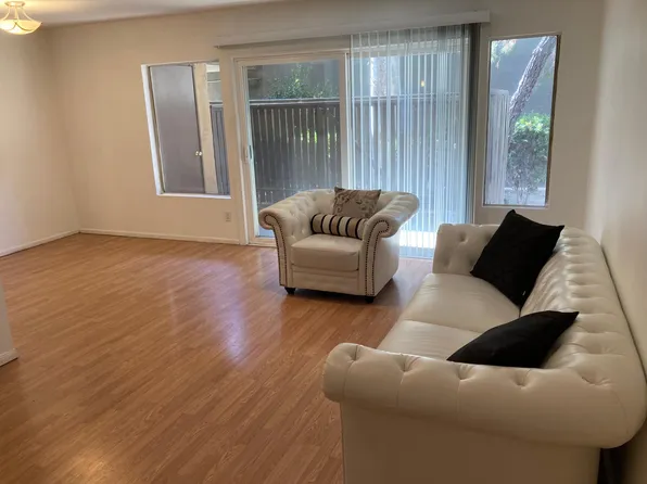 18350 Hatteras St, Tarzana, CA