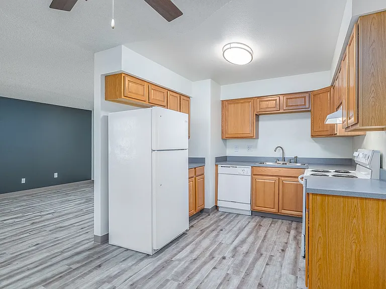 Hood Manor Apartments — Photo 27