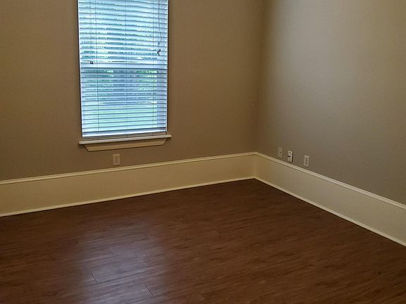 3rd image of 1107 Brown Ln