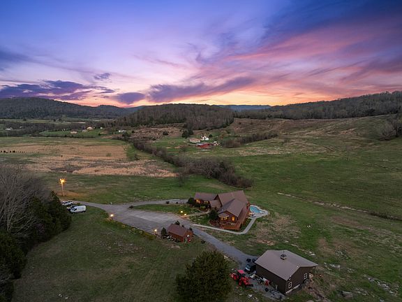 63rd image of 2063 Kennedy Creek Rd