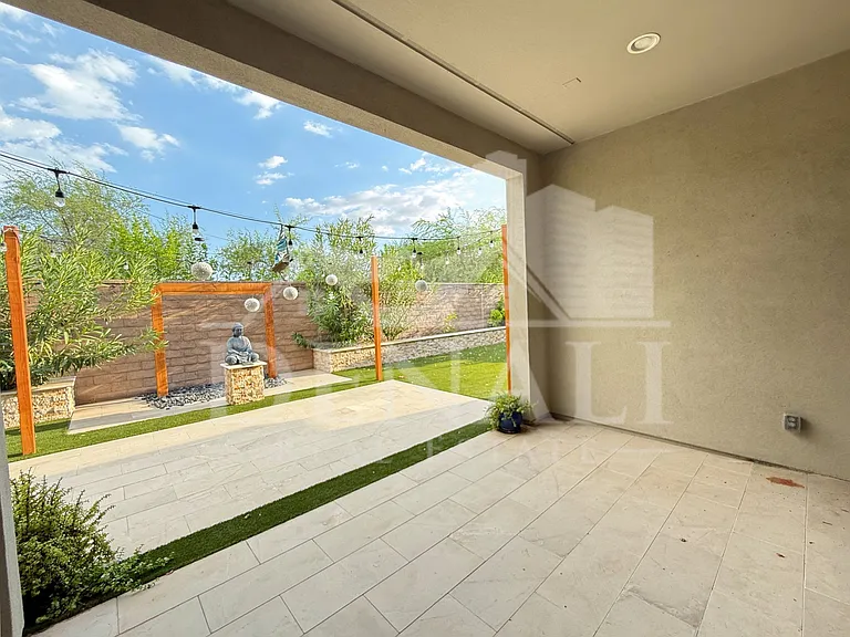 1447 E Flower St — Photo 31