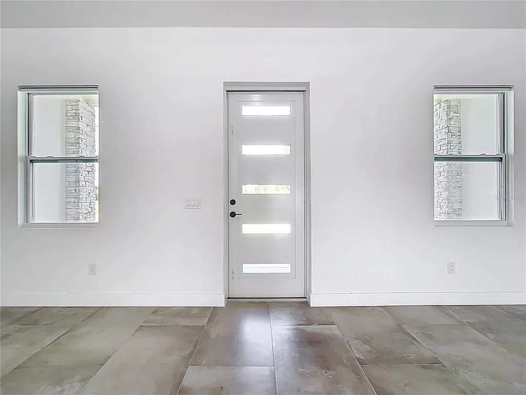 5 bed, 2.5 bath, 2580 sqft, $3,100 — Photo 3