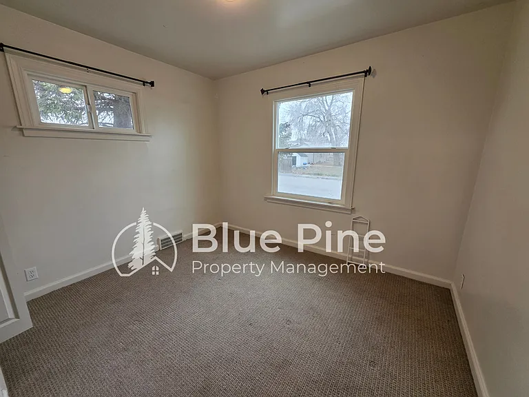 485 N Higbee Ave — Photo 9