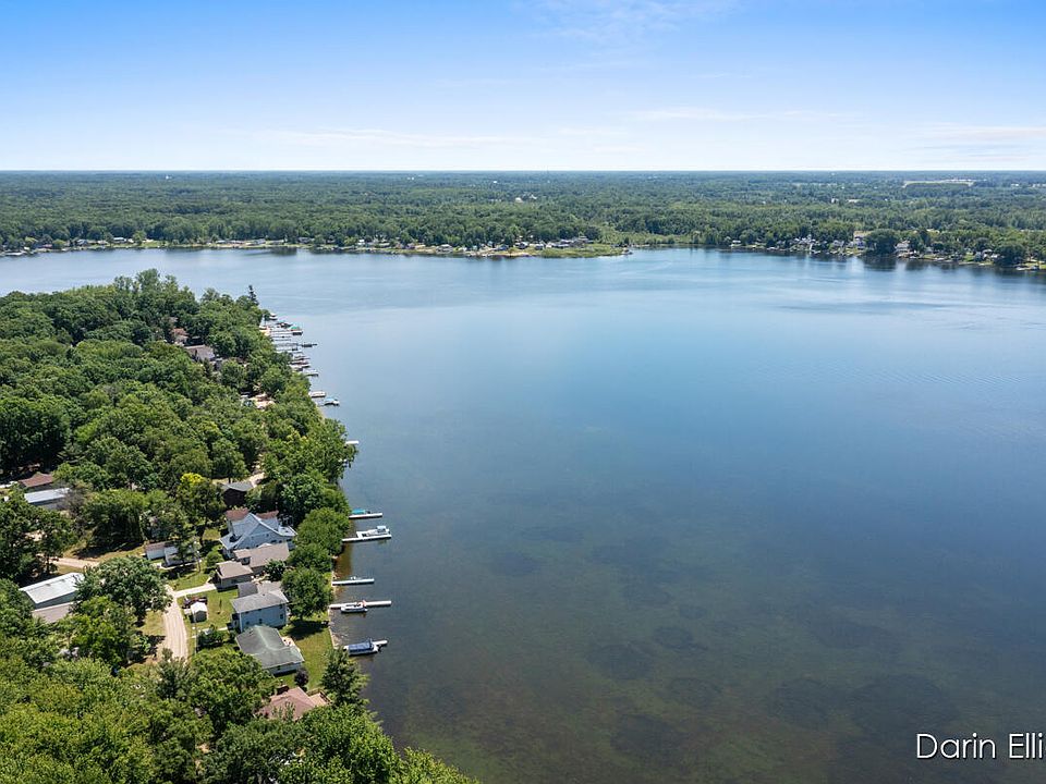 1st image of 2325 Lakeside Dr