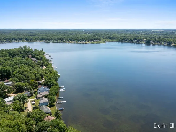 2325 Lakeside Dr, Fenwick, MI 48834