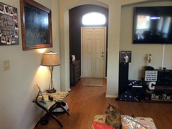 3rd image of 102 Oakwood Ct