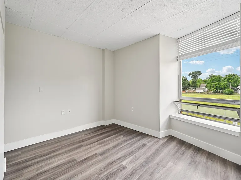 Franklin Park Apartments — Photo 24