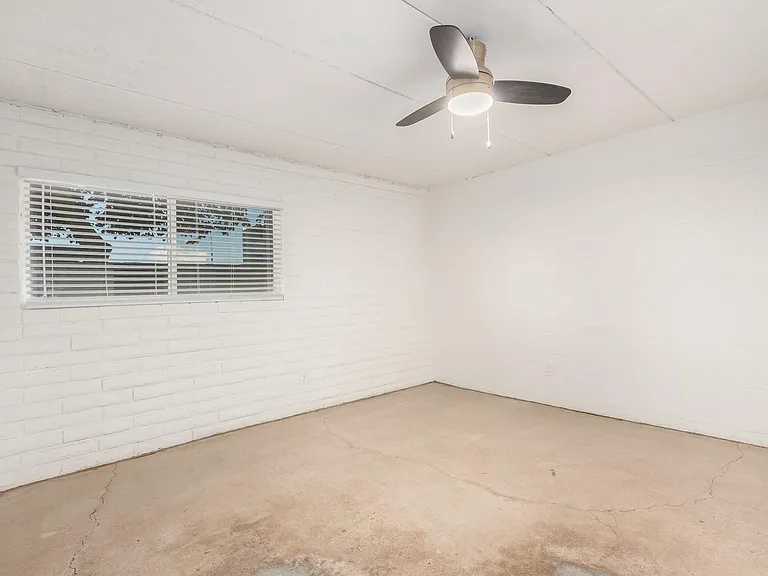 1835 E Don Carlos Ave — Photo 10