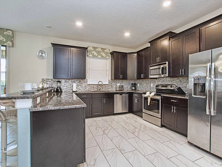 Scramble Dr — Photo 17