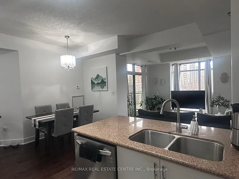 90 Charlton Ave W #303 — Photo 9