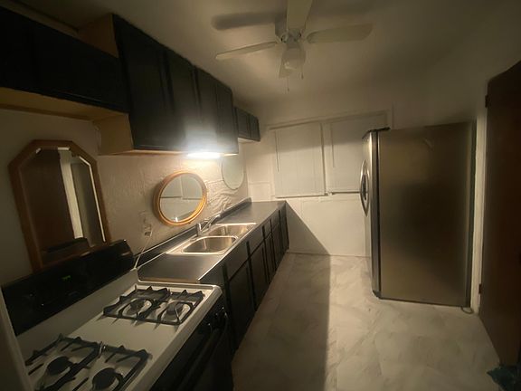 3rd image of 14895 Birwood St