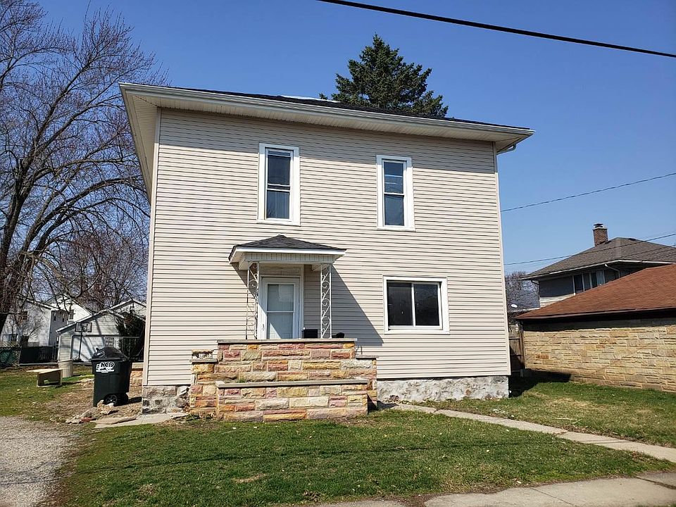 1st image of 412 Pleasant St