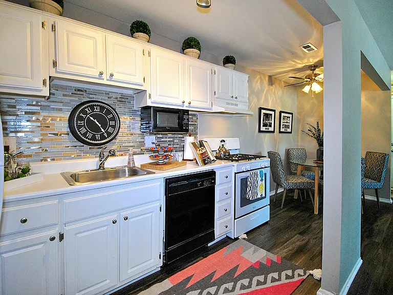 Parkview Ridge Apartments and Townhomes — Photo 3