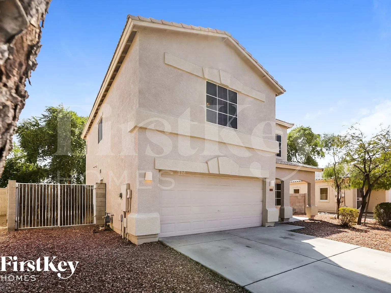 3 bed, 2.5 bath, 2220 sqft, $2,060 — Photo 2