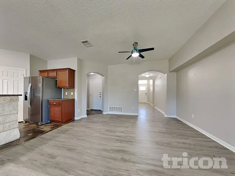 210 Teron Dr — Photo 3