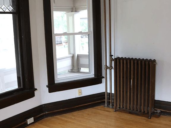 3rd image of 407 W Washington Ave #8107410