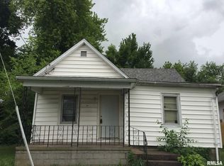 305 E College St, Marion, IL 62959