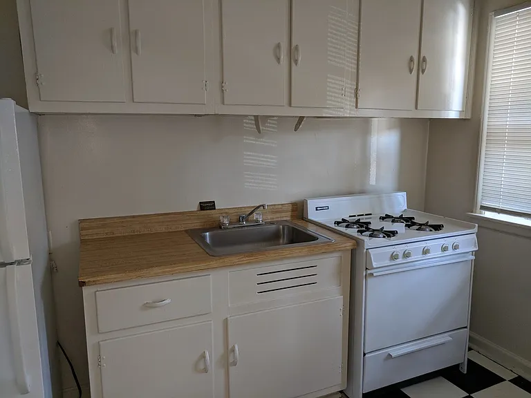 2606 Kensington Avenue — Photo 8
