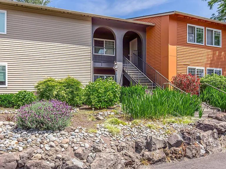 Madison at River's Edge Apartments — Photo 16