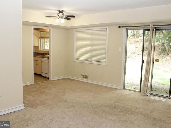5th image of 10690 Weymouth St #10690