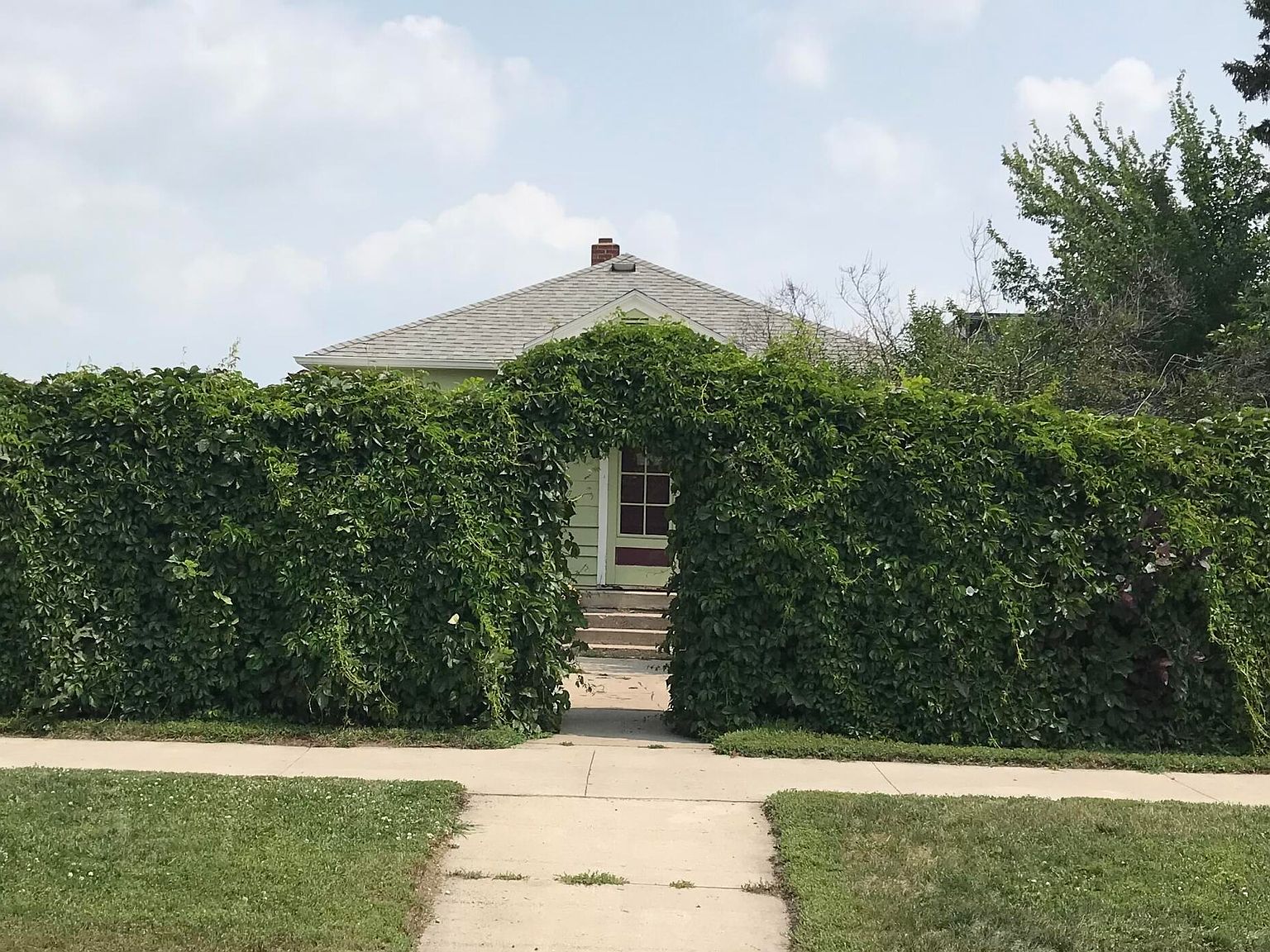 834 Manvel Ave, Grafton, ND 58237 Zillow