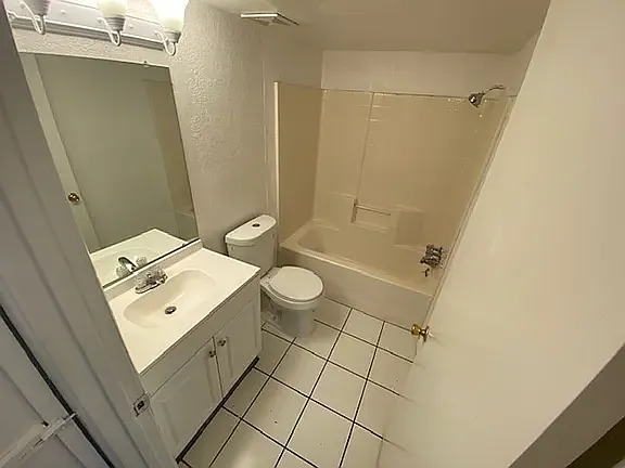 1309 Bernard St #11 — Photo 5