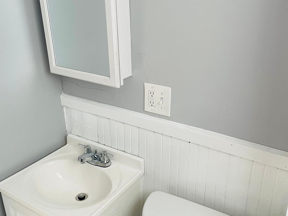 1st image of 705 Walnut St APT 1