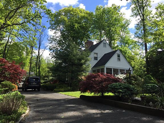 3rd image of 930 Woodland Ave
