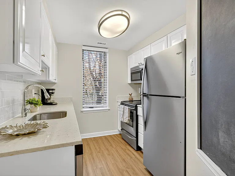 The Saratoga Apartments — Photo 1