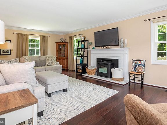 5th image of 1788 Reading St