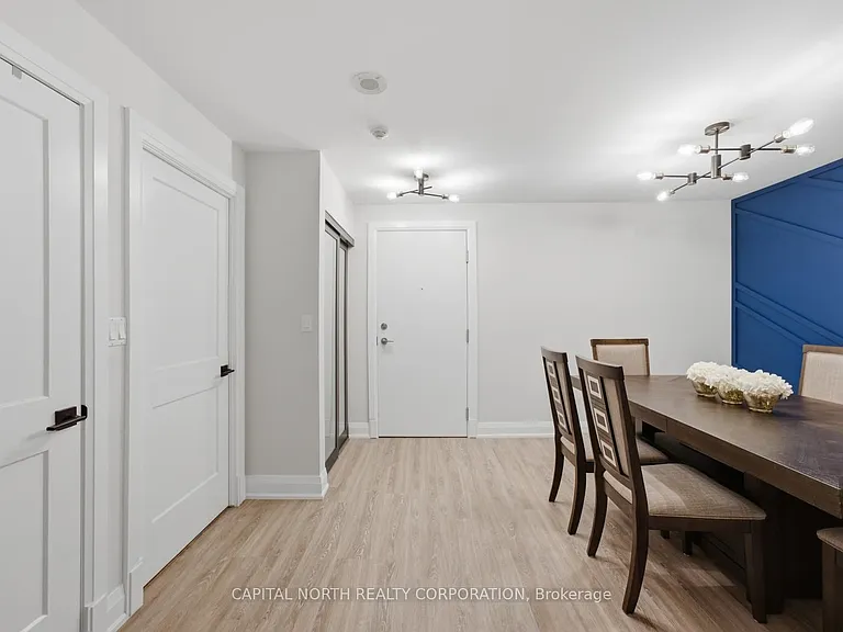 270 Wellington St W #412 — Photo 8