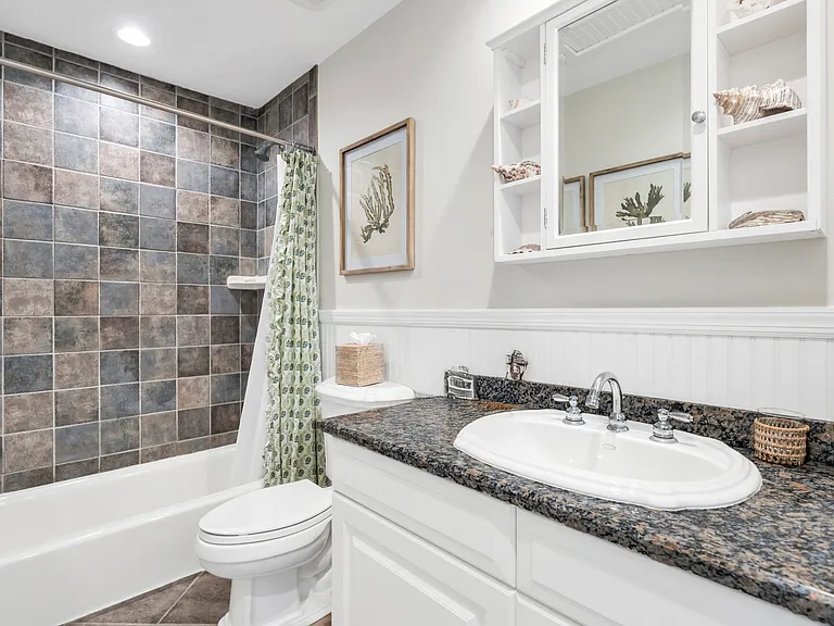 125 Dune Rd — Photo 37