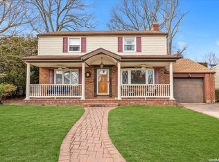 10 Juniper Ave, Merrick, NY 11566